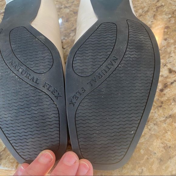 Natural sport made in Canada cream and yellow 2.5 inch heel shoes size 7.5 - Picture 6 of 6